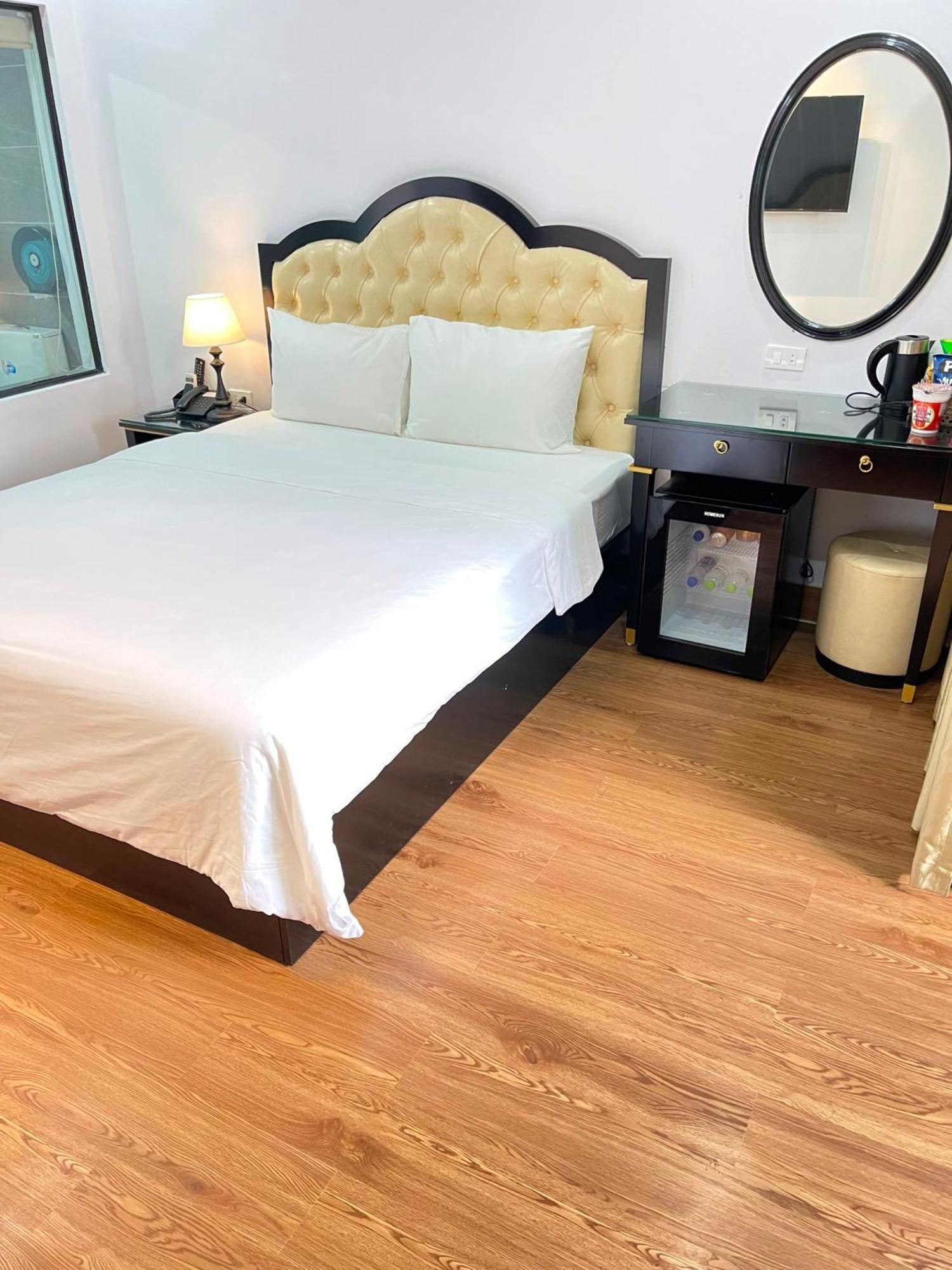 Nhat Tan Hotel Hanoi Exteriör bild