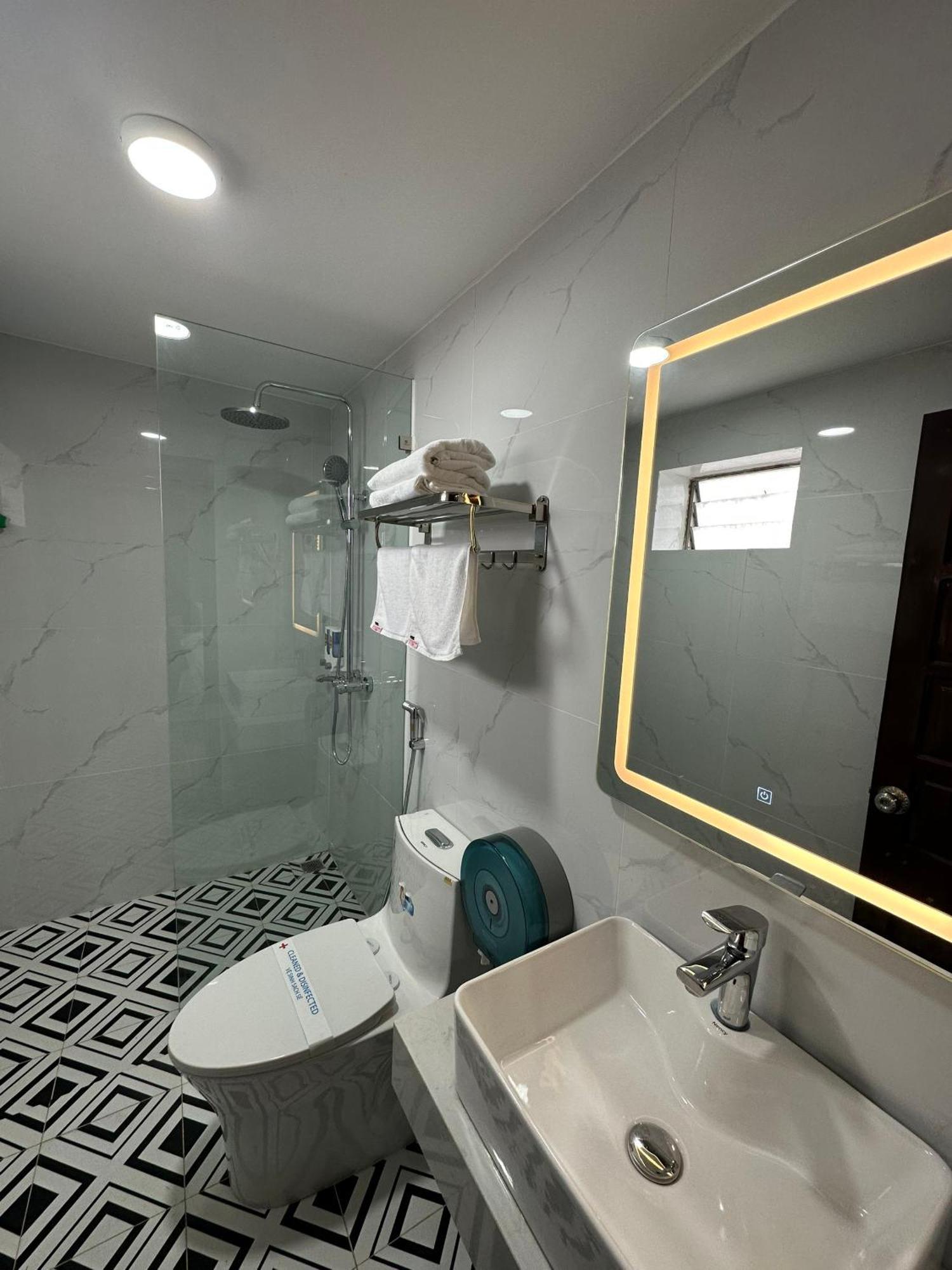 Nhat Tan Hotel Hanoi Exteriör bild